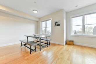 329 W Broadway in Boston, MA - Building Photo - Building Photo