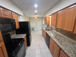 188 Oakhurst Dr in Bedford, TX - Building Photo - Building Photo