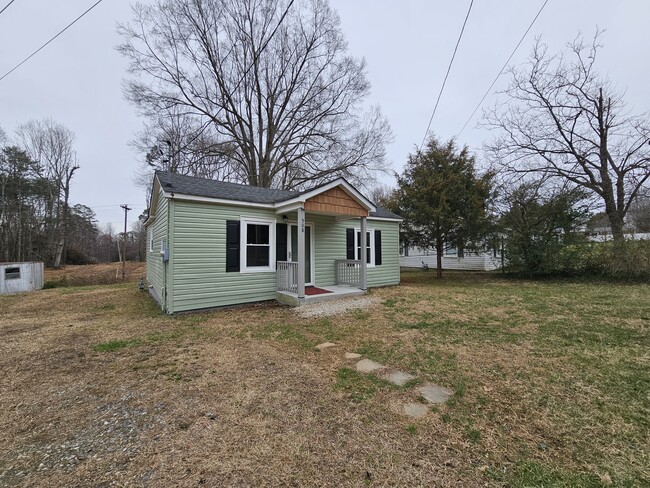 508 North Dr in Cherryville, NC - Foto de edificio - Building Photo