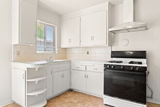 11848 Foothill Way in Oakland, CA - Building Photo - Building Photo