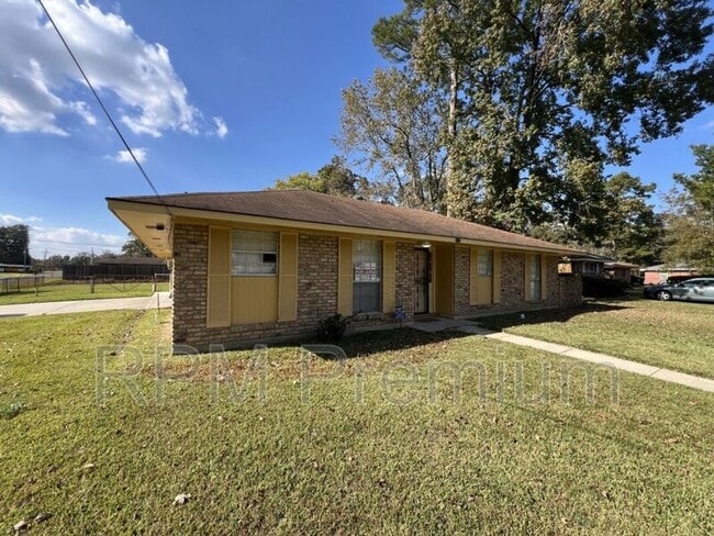 8823 Cefalu Dr in Baton Rouge, LA - Building Photo - Building Photo