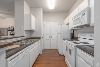 Refugio Place in San Antonio, TX - Building Photo - Building Photo