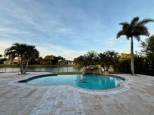 15275 SW 38th St in Davie, FL - Foto de edificio - Building Photo