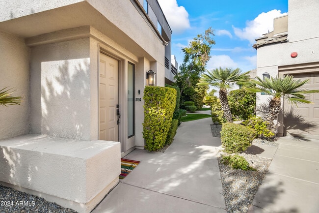 7400 E Gainey Club Dr in Scottsdale, AZ - Building Photo - Building Photo