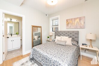 2020 W Montrose Ave, Unit 2020-3B in Chicago, IL - Building Photo - Building Photo