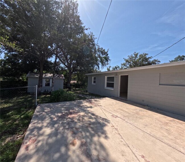 809 Plumosa Ave in Fruitland Park, FL - Building Photo - Building Photo