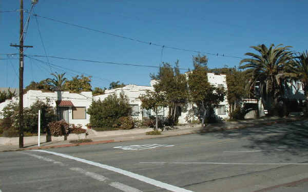 102-106 N Broadway in Redondo Beach, CA - Building Photo