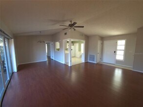 7604 N Sanibel Cir in Tampa, FL - Building Photo - Building Photo