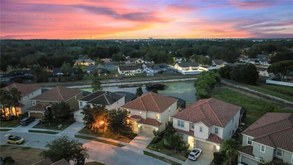 5204 Oakbourne Ave in Davenport, FL - Foto de edificio