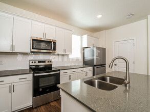 6037 W Copperhawk Dr in South Jordan, UT - Building Photo - Building Photo