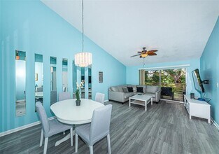 6077 Bahia Del Mar Blvd S in St. Petersburg, FL - Building Photo - Building Photo