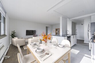 411 Eglinton Ave E in Toronto, ON - Building Photo - Building Photo
