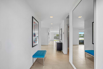 35 Castle Harbor Isle Dr in Fort Lauderdale, FL - Building Photo - Building Photo