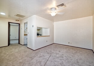 1005 N Center Ave, Unit A in Casa Grande, AZ - Foto de edificio - Building Photo
