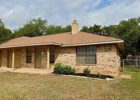 505 Hedgewood Dr, Unit B in Georgetown, TX - Building Photo
