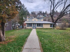 350 SW State St in Pullman, WA - Building Photo