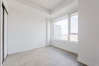1928-1928 Lake Shore Blvd W in Toronto, ON - Building Photo - Building Photo
