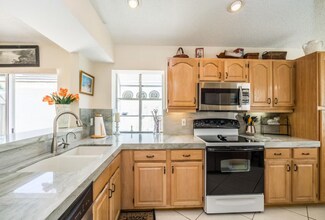 20 Commodore Pl in Palm Beach Gardens, FL - Foto de edificio - Building Photo