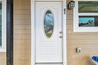 650 E Tarpon Ave, Unit C1 in Tarpon Springs, FL - Building Photo - Building Photo