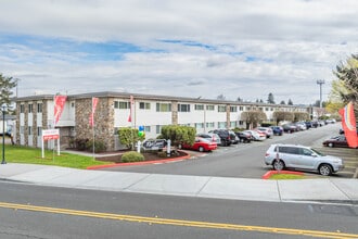 Red Carpet Apartments in Kent, WA - Building Photo - Building Photo