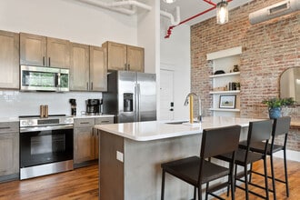 211 W Colville St, Unit 305 in McMinnville, TN - Building Photo - Building Photo