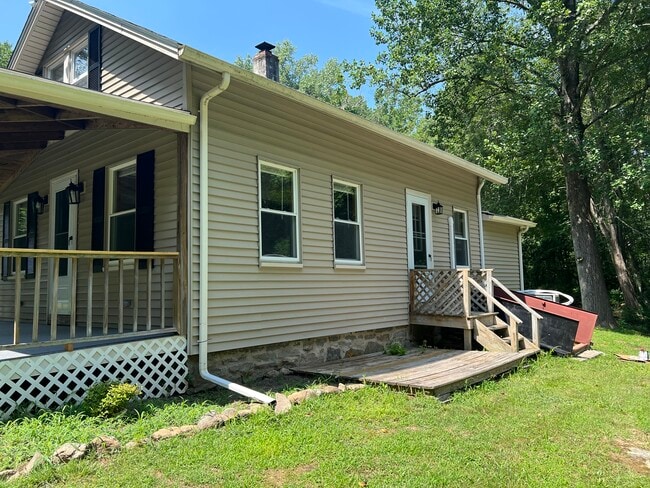 734 Old Clinton Rd in Westbrook, CT - Building Photo - Building Photo