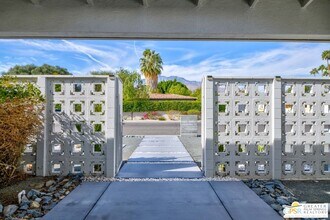 2002 Bobolink Ln in Palm Springs, CA - Building Photo - Building Photo