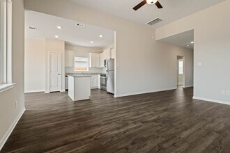 348 Kingston Wy in Waller, TX - Building Photo - Building Photo