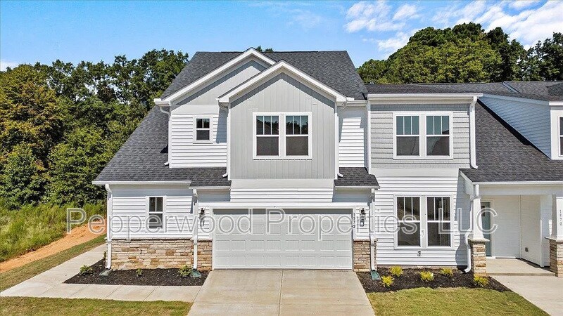 1572 Shallons Ct in Spartanburg, SC - Building Photo