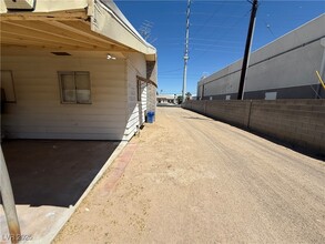5643 S Pecos Rd in Las Vegas, NV - Building Photo - Building Photo
