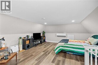 20 Holton Ave S in Hamilton, ON - Building Photo - Building Photo