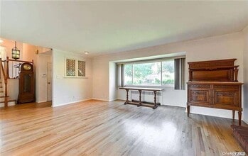 793 Jill Ct in East Meadow, NY - Building Photo - Building Photo