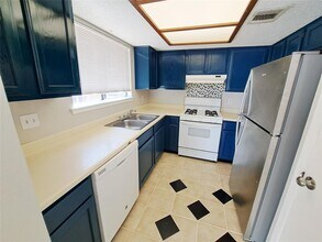 9009 Sanger Dr in Austin, TX - Building Photo - Building Photo