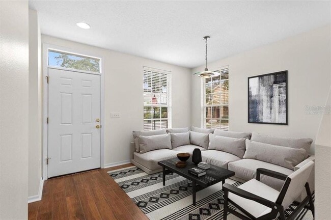 9526 W Park Village Dr in Tampa, FL - Building Photo - Building Photo