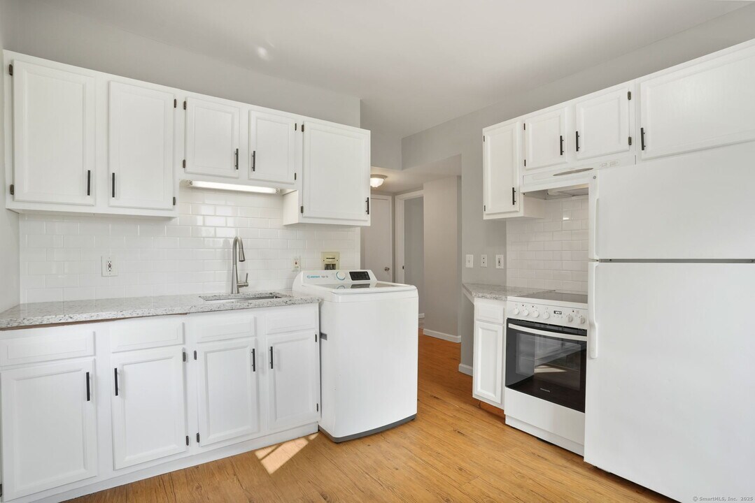 102 Wooster St in Shelton, CT - Building Photo