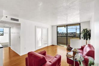 1775 Washington Ave, Unit PH4 in Miami Beach, FL - Building Photo - Building Photo