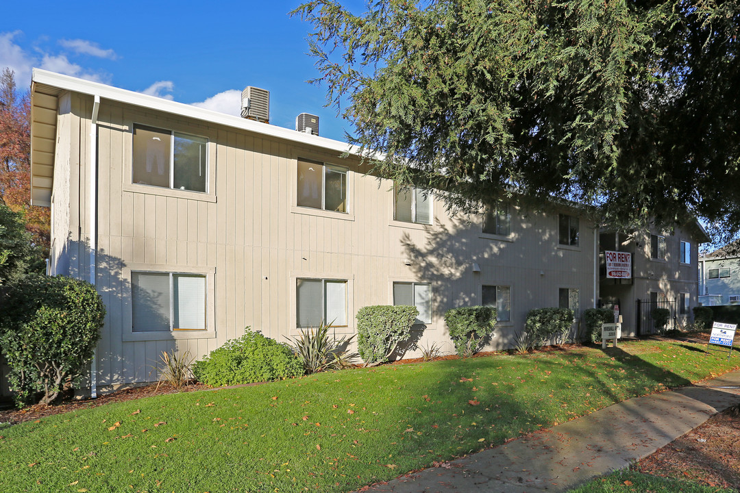 Marshall Apartments in Sacramento, CA - Building Photo