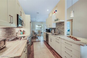 851 Gulf Pavillion Dr in Naples, FL - Building Photo - Building Photo