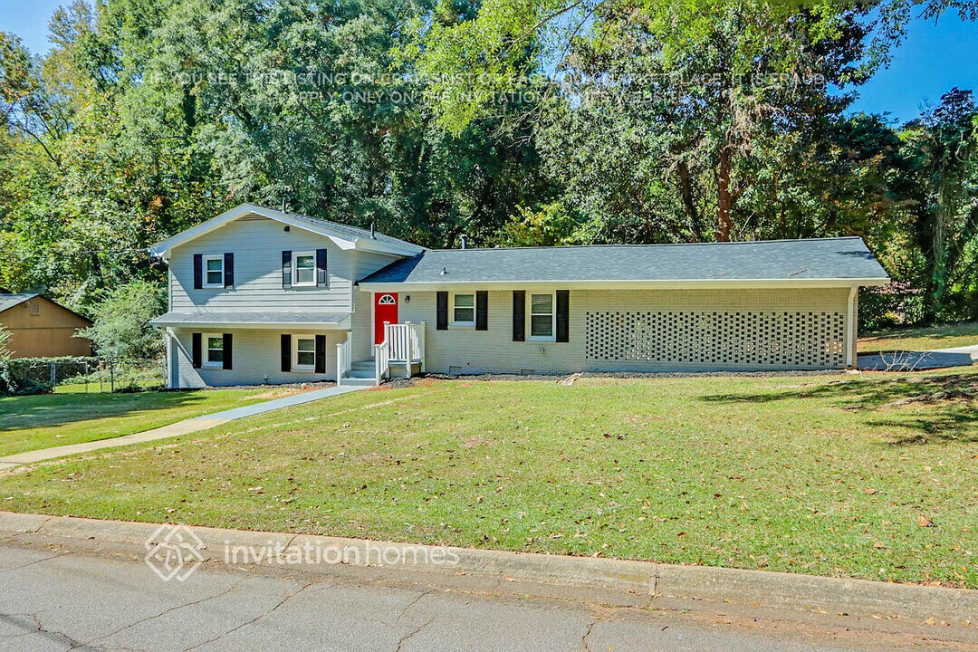808 Parkstone Dr in Stone Mountain, GA - Building Photo
