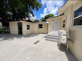 1872 NW 1st St in Miami, FL - Building Photo