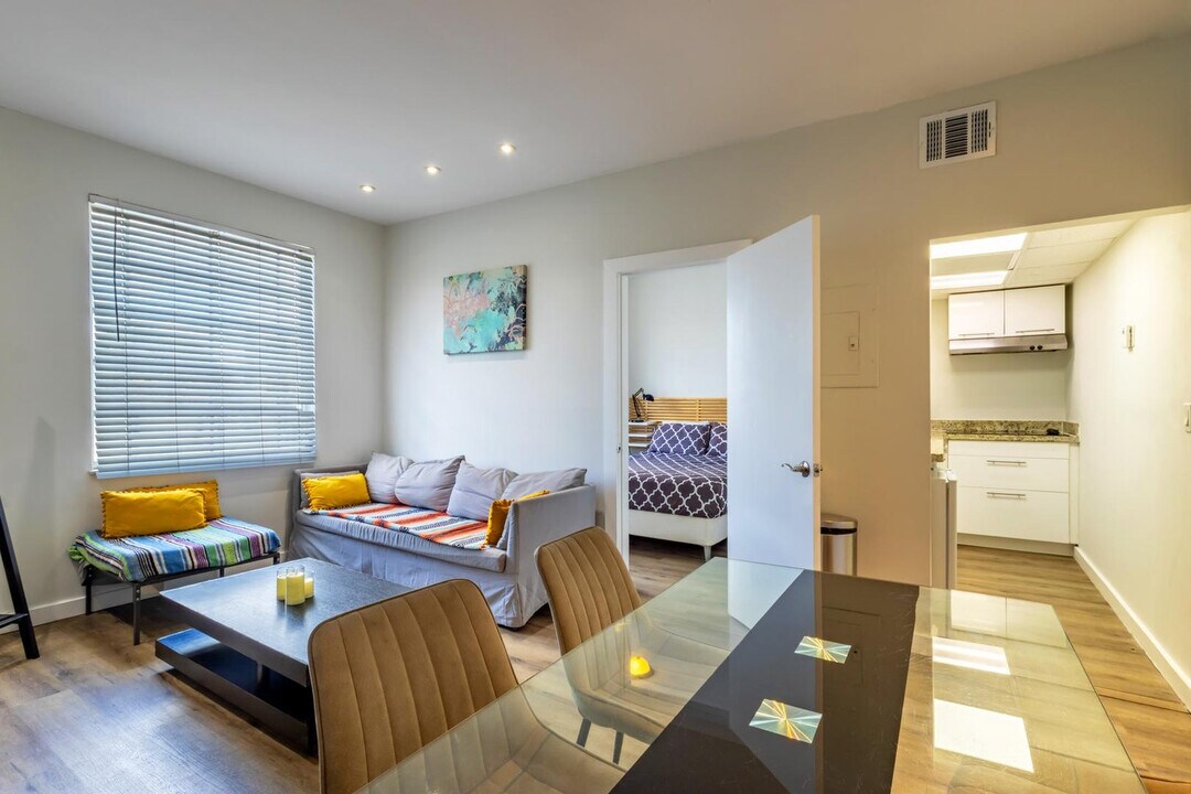 750 Collins Ave in Miami Beach, FL - Building Photo