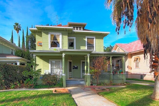 320 W Olive Ave, Unit 2