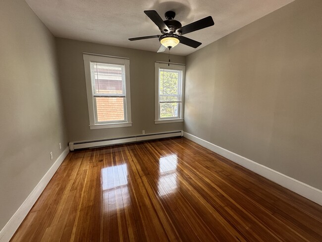 76 Fremont St, Unit 2 in Winthrop, MA - Foto de edificio - Building Photo