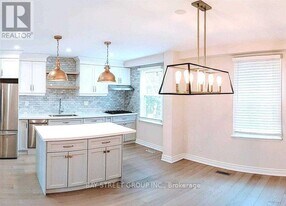 1896 John St. in Markham, ON - Building Photo