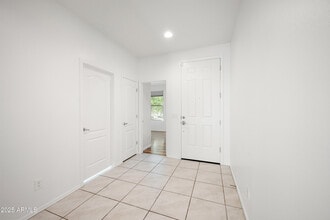 2814 W Apollo Rd in Phoenix, AZ - Building Photo - Building Photo