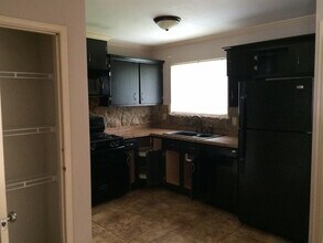 604 Old Manor Rd NW in Lilburn, GA - Building Photo - Building Photo