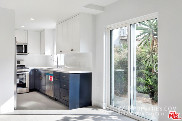 6032 Romaine St in Los Angeles, CA - Building Photo