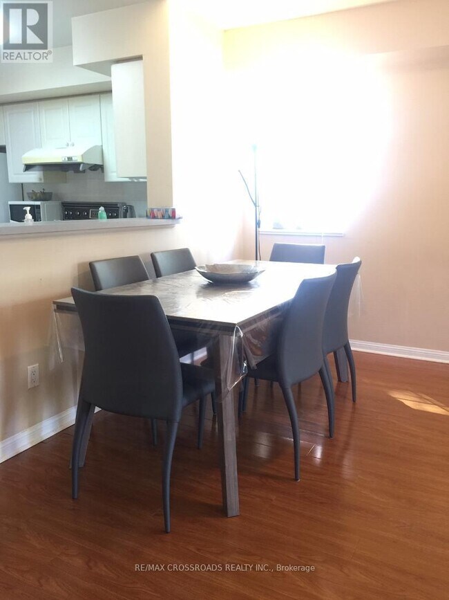 825 Grandview Way in Toronto, ON - Building Photo - Building Photo