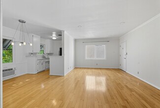 1929 Tamarind Ave, Unit 12 in Los Angeles, CA - Foto de edificio - Building Photo