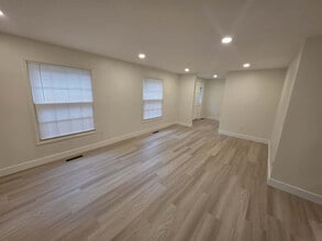 8614 Burnt Hickory Cir in Frederick, MD - Foto de edificio - Building Photo